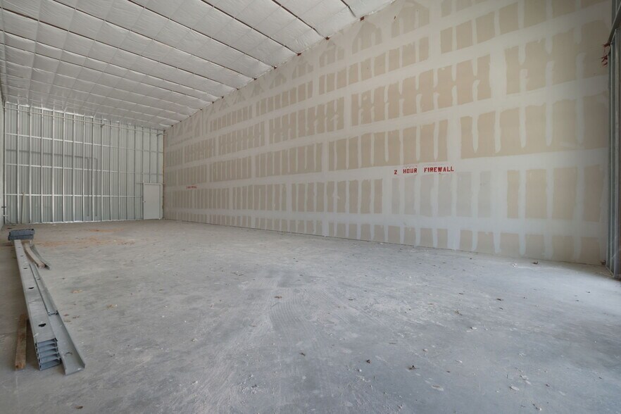 More Photos Of 1009 E 4th St, Lampasas Storefront For Lease