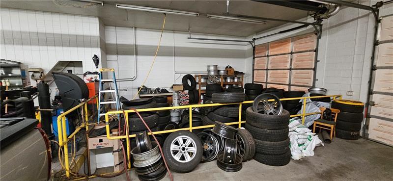 More Photos Of 340 Industrial Blvd, New Kensington Warehouse For Sale