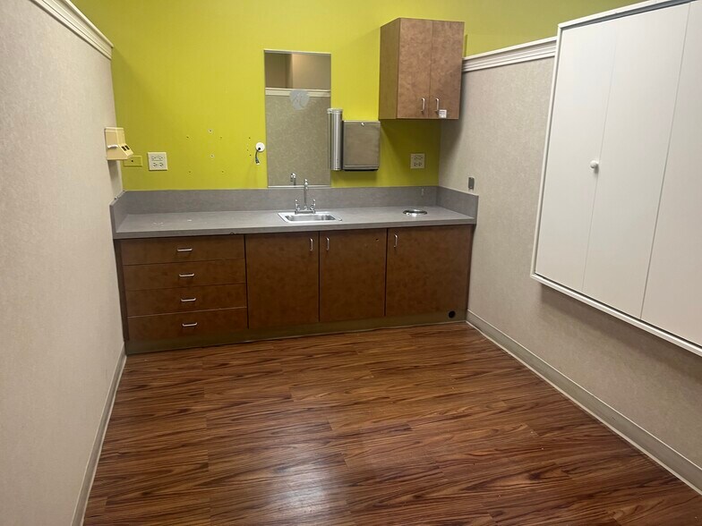 More Photos Of 181-185 N Barrington Rd, Schaumburg Storefront For Lease