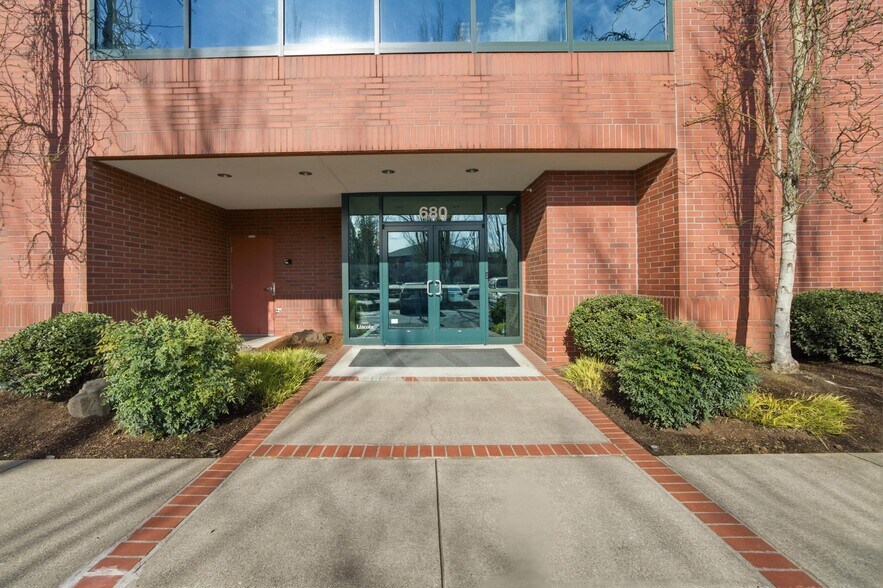 More Photos Of 680 Hawthorne Ave SE, Salem Office For Lease