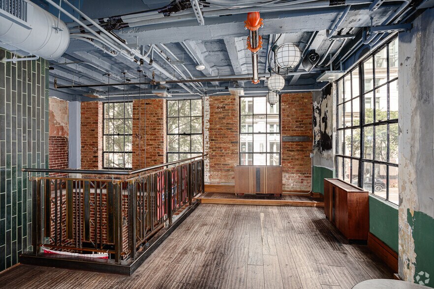 More Photos Of 717 6th St NW, Washington Bar For Lease