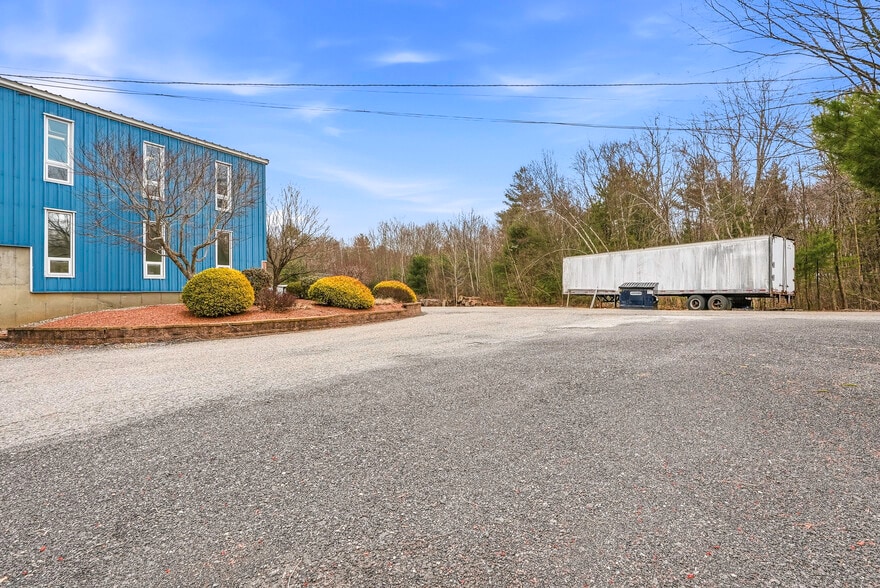 More Photos Of 174 Davis St, Douglas Industrial For Lease