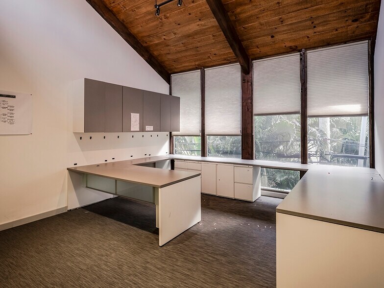 More Photos Of 3200 NE 14th Street Cswy, Pompano Beach Office For Sale