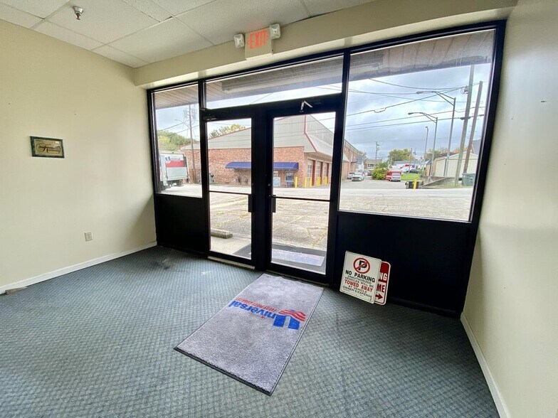 More Photos Of 426 W 4th St, London Warehouse For Sale