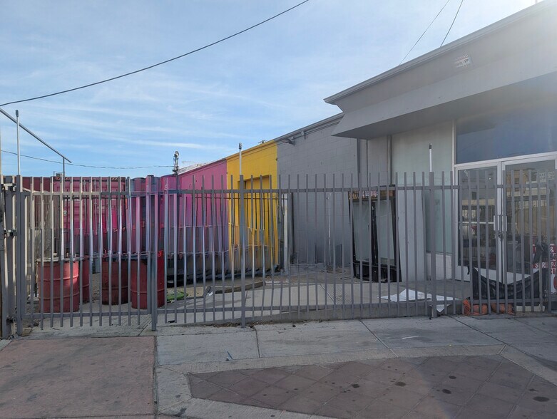 More Photos Of 1519-1529 Industrial Rd, Las Vegas Warehouse For Sale