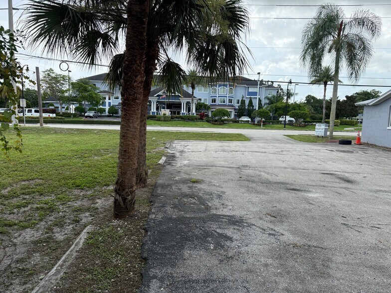 More Photos Of 1320 SE Palm Beach Rd, Stuart Medical For Sale