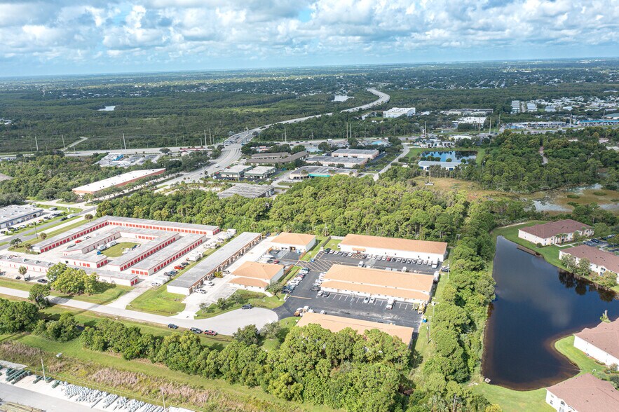 More Photos Of 1053 SE Holbrook Ct, Port Saint Lucie Warehouse For Lease