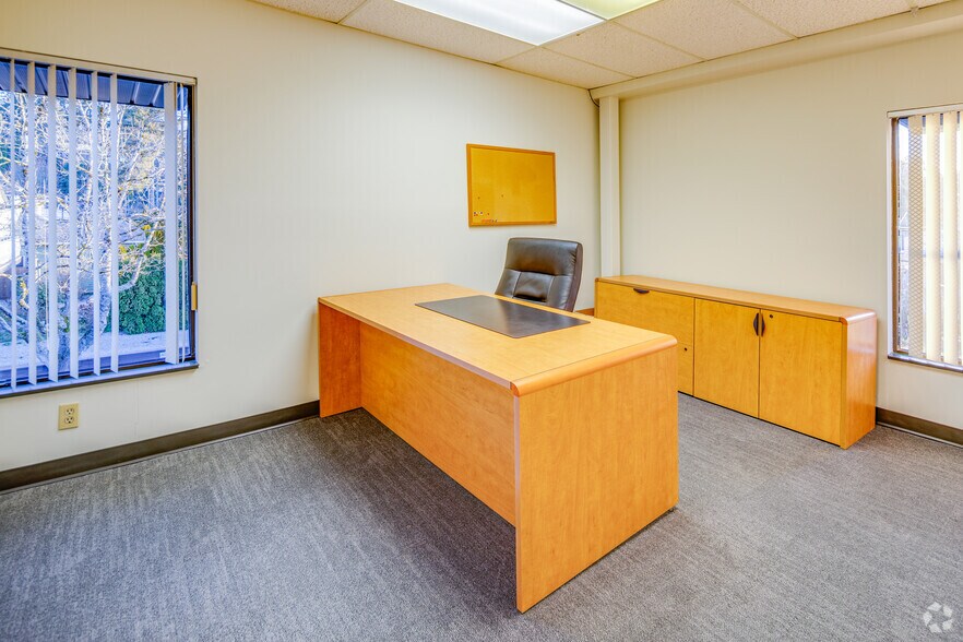 More Photos Of 1500 Marine Dr, North Vancouver Office For Lease