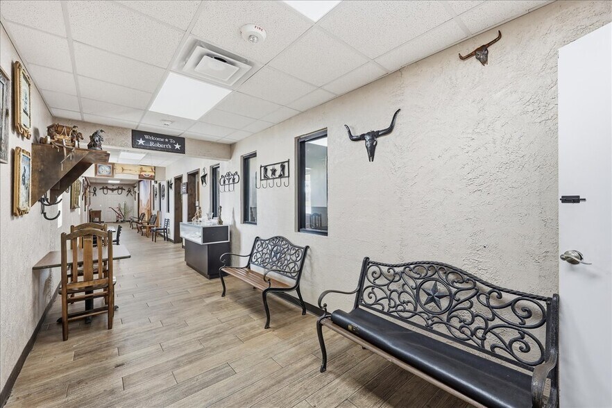 More Photos Of 3720 W Park Ave, Orange Flex For Sale