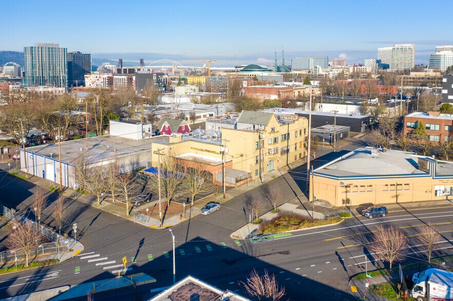 More Photos Of 215 SE 9th Ave, Portland Office Residential For Lease