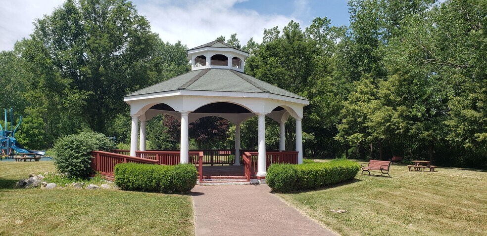 More Photos Of 305 N Pontiac Trail, Walled Lake Office For Lease