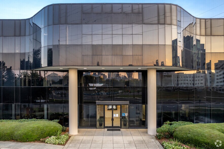More Photos Of 741 Kenilworth Ave, Charlotte Office For Lease