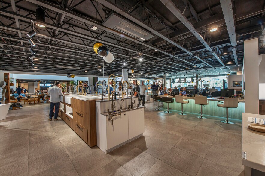 More Photos Of 2413 Pacific Coast Hwy, Lomita General Retail For Sale