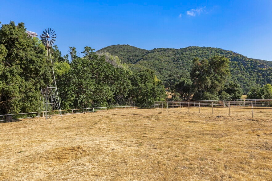 More Photos Of 36059 Golden State Hwy, Castaic Lodge Meeting Hall For Sale