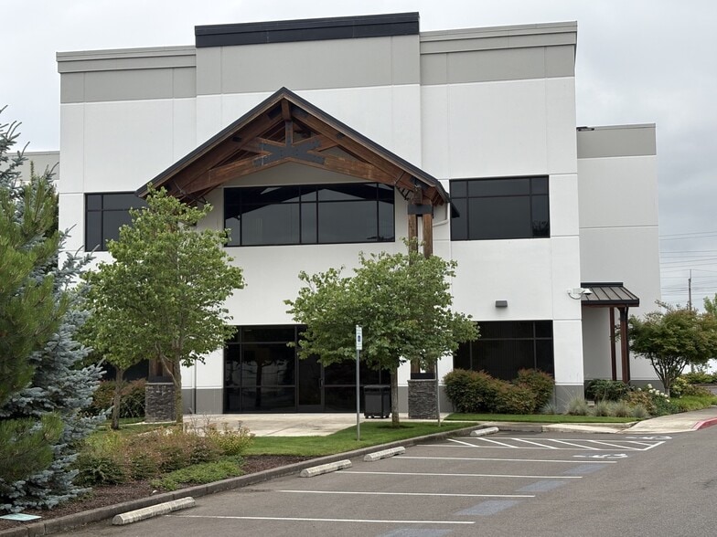 More Photos Of 3204 NW 38th Cir, Vancouver Distribution For Lease