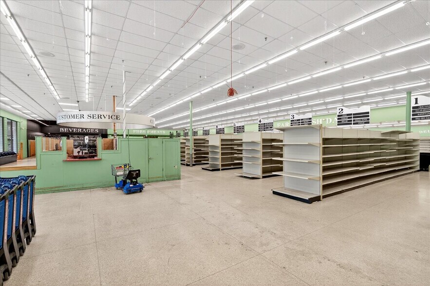 More Photos Of 4634-4639 Gravois Rd, House Spgs, House Springs Supermarket For Lease