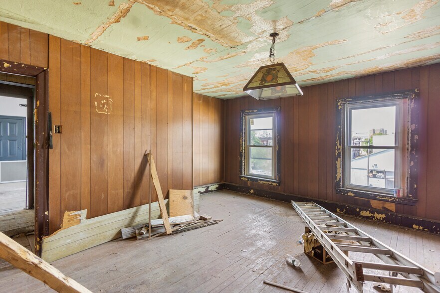 More Photos Of 2111 Germantown Ave, Philadelphia Bar For Sale