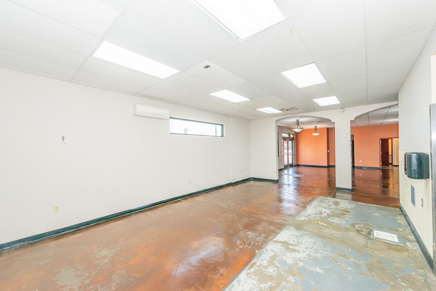 More Photos Of 2395 Athens Ave, Redding Restaurant For Sale