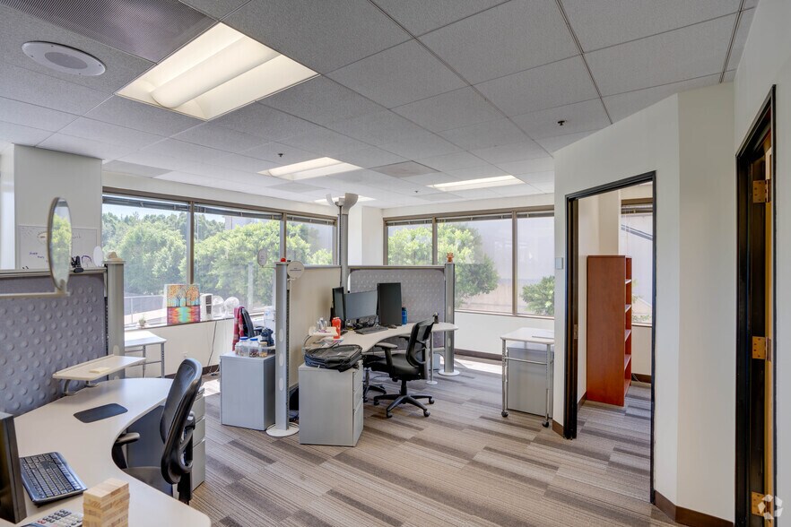 More Photos Of 350 W Colorado Blvd, Pasadena Office For Lease