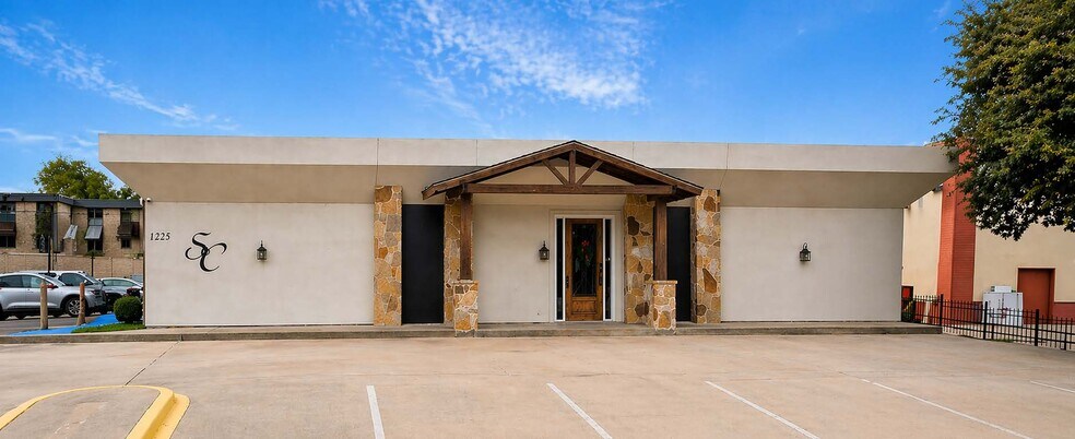 More Photos Of 1225 Precinct Line Rd, Hurst General Retail For Sale