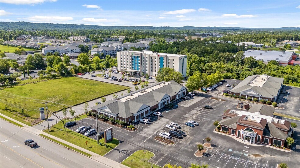 More Photos Of 7446 Shallowford Rd, Chattanooga Medical For Lease
