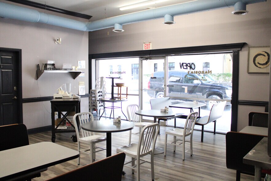 More Photos Of 2019 Habersham St, Savannah Storefront For Lease