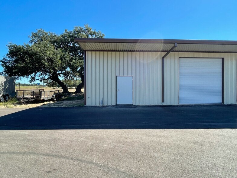 More Photos Of 5 Upper Cibolo Creek Rd, Boerne Light Manufacturing For Lease