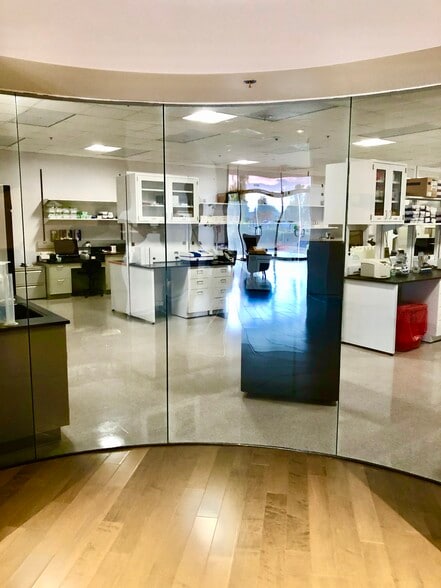 More Photos Of 10220 S 51st St, Phoenix Research And Development For Lease