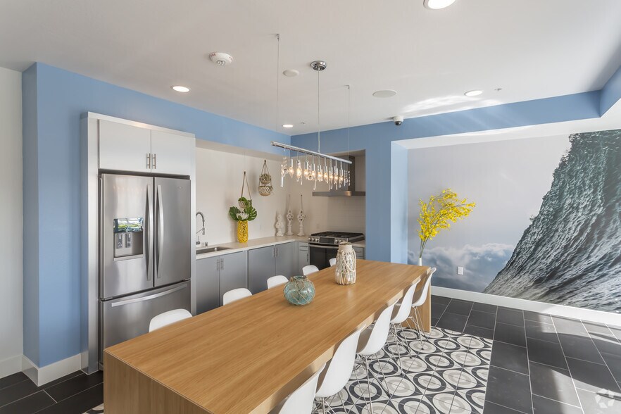 More Photos Of 1110 F St, San Diego Apartments For Lease