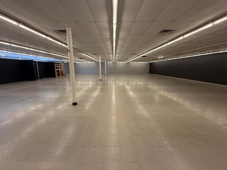 More Photos Of 407 S State St, Gobles Freestanding For Sale