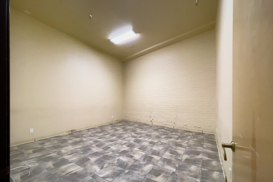 More Photos Of 6949 La Tijera Blvd, Los Angeles Flex For Lease