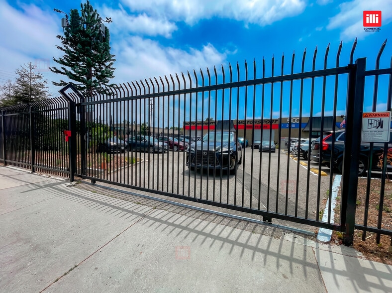 More Photos Of 21410 Parthenia St, Canoga Park Unknown For Lease