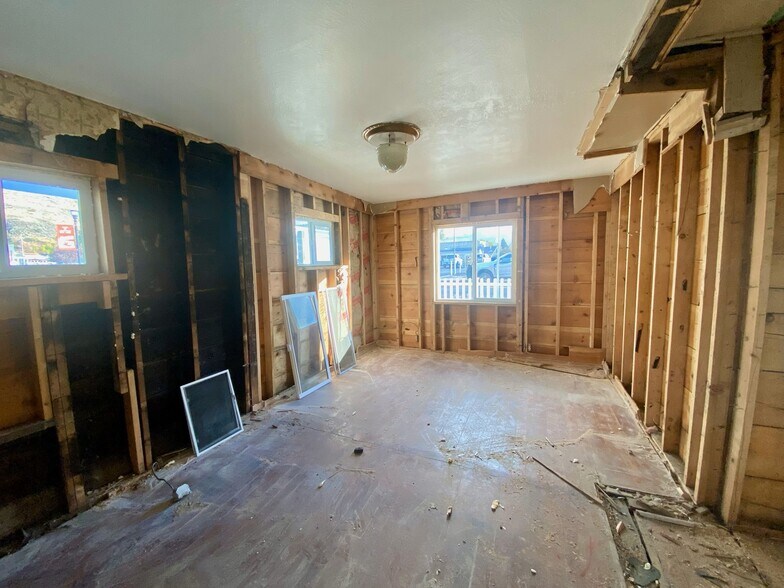 More Photos Of 728 N 4th St, Lakeview Storefront Retail Office For Sale