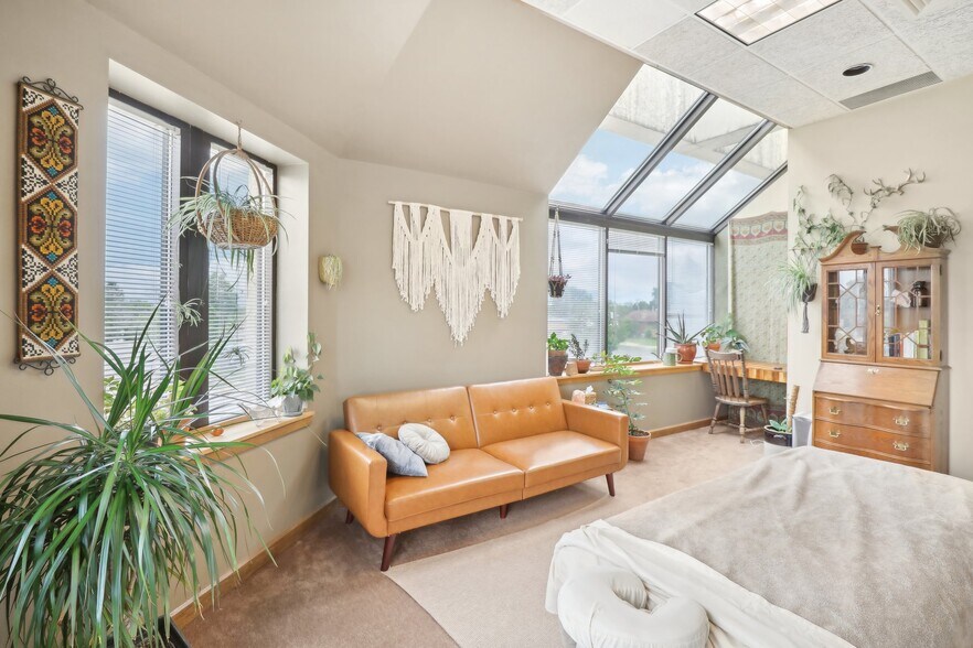 More Photos Of 101 Jones St, Barneveld General Retail For Sale