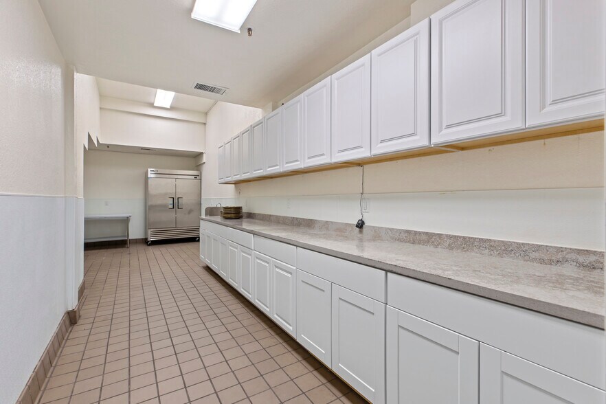 More Photos Of 915-917 J St, Modesto General Retail For Sale