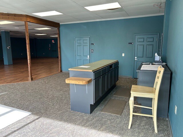 More Photos Of 31 NE 3rd St, Gresham Storefront For Sale