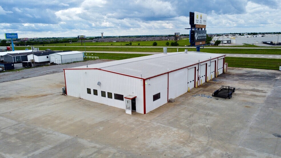 More Photos Of 1900 SW 27th St, El Reno Warehouse For Lease