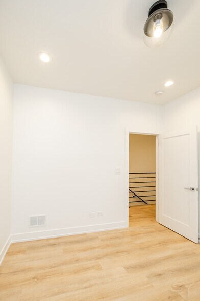 More Photos Of 6050 Eberhart ave, Chicago Apartments For Sale