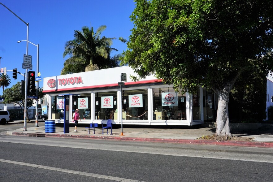 More Photos Of 825 Santa Monica Blvd, Santa Monica Land For Lease