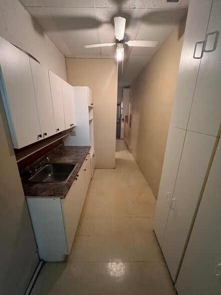More Photos Of 548 Boul Laval, Laval General Retail For Lease