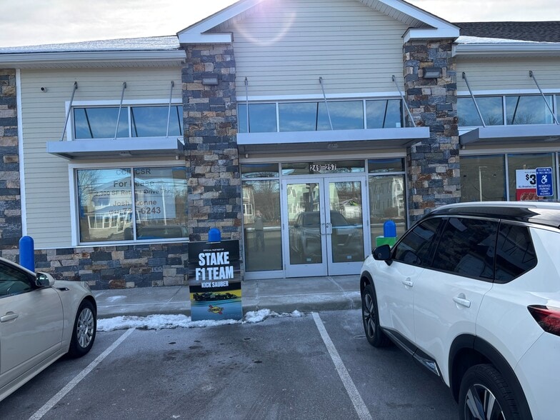 More Photos Of 249 Silver Ln, East Hartford Restaurant For Lease