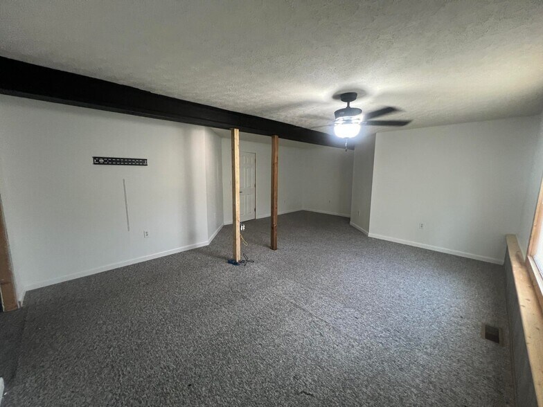 More Photos Of 380 S Main St, De Graff Light Manufacturing For Sale