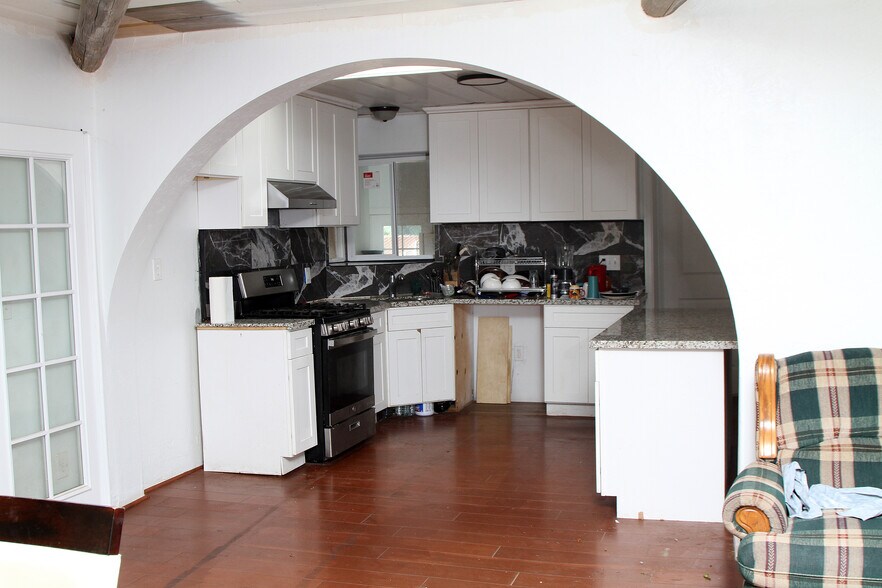 More Photos Of 1636 S Clovis Ave, Fresno Specialty For Sale