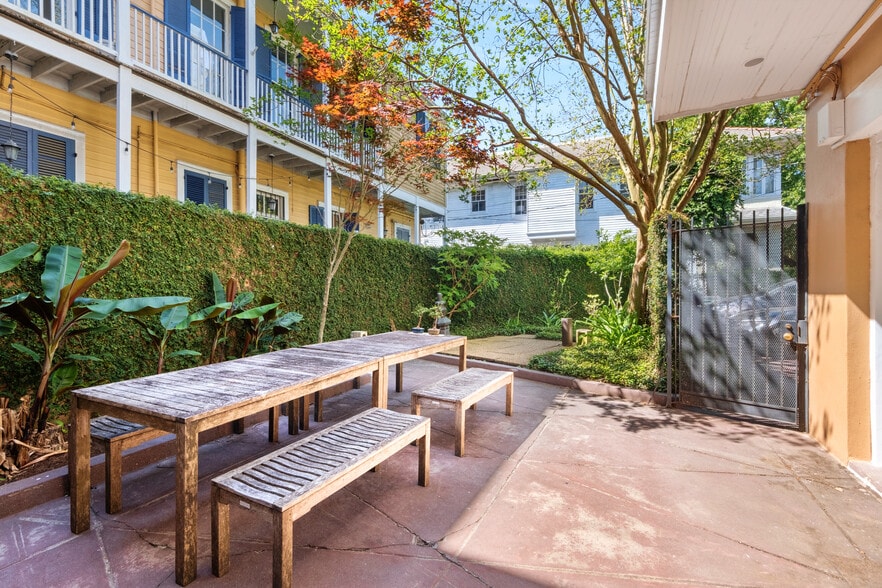 More Photos Of 2200 Prytania St, New Orleans Loft Creative Space For Sale