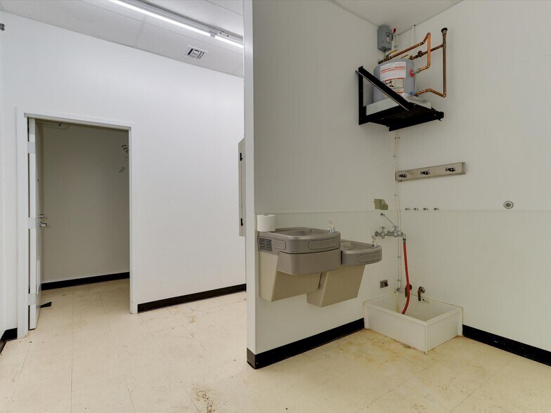 More Photos Of 82 N Kessler Ave, Schulenburg Freestanding For Sale