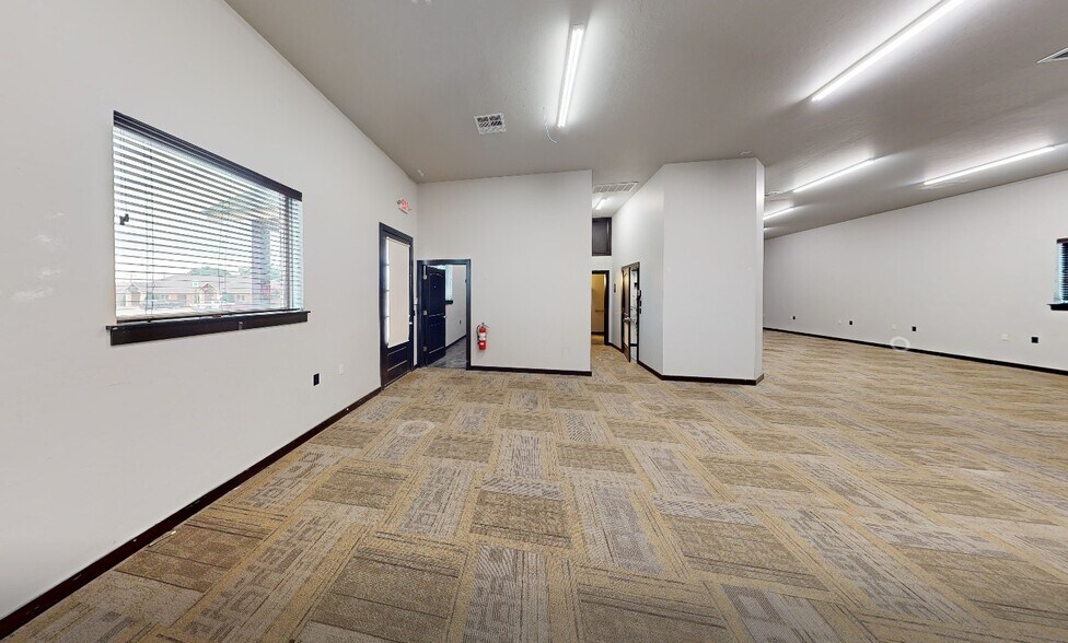 More Photos Of 1716 Signal Ridge Dr, Edmond Office For Sale