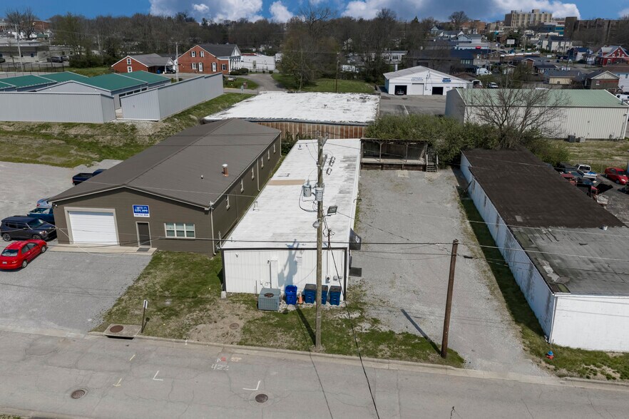 More Photos Of 422 Fryes Ln, Danville Sports And Entertainment For Sale