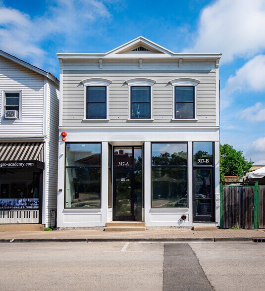 More Photos Of 317 Canal St, Lemont Restaurant For Lease
