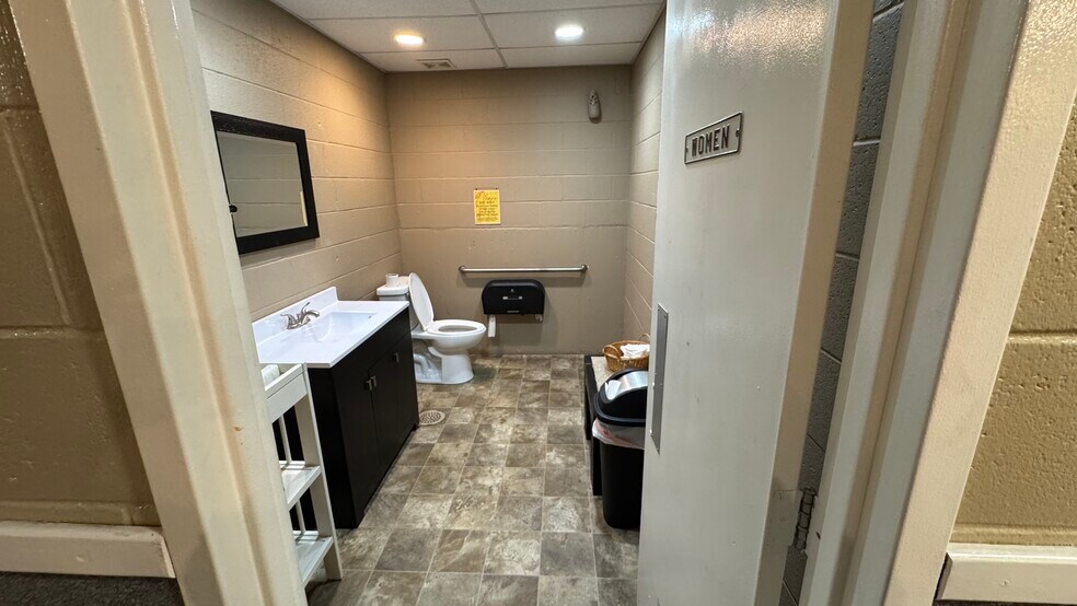 More Photos Of 5445 E 29th St, Kansas City Religious Facility For Sale