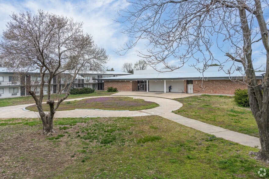 More Photos Of 115 NW Harlem Rd, Kansas City Apartments For Sale
